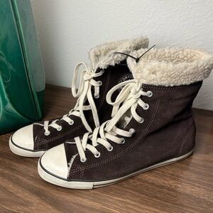 Converse women’s brown suede sherpa lining high top shoes